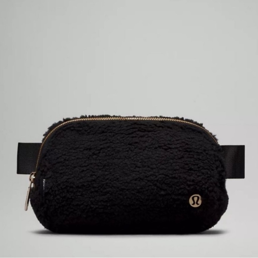 Lululemon Black Sherpa Belt Bag